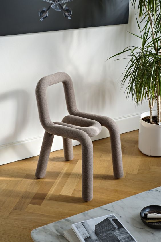 Moustache velvet Chair - Cream